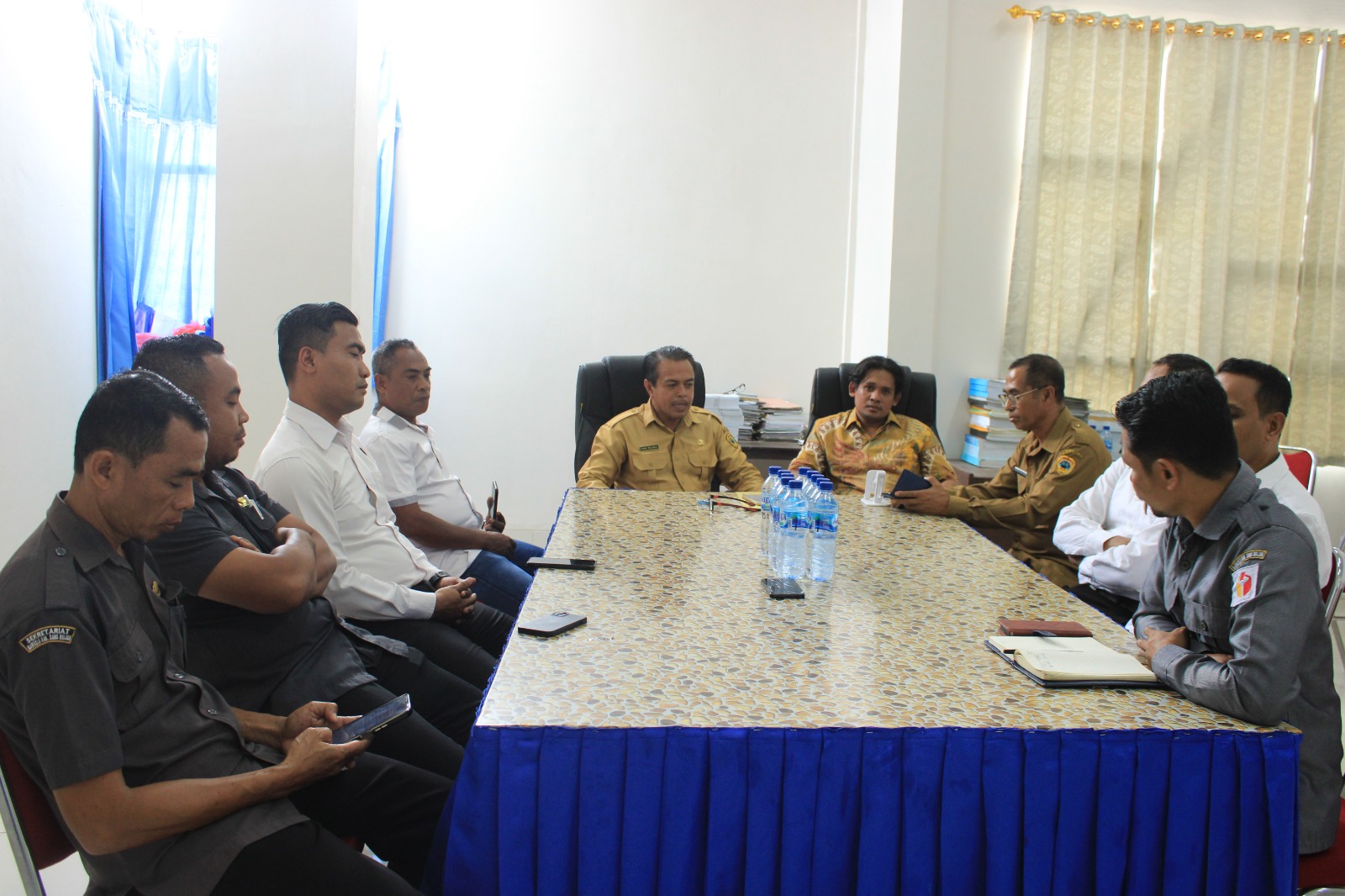 Gakkumdu Sabu Raijua, saat diskusi dengan SEKWAN