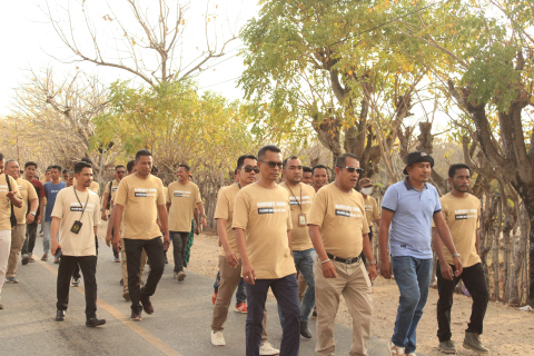 Ketua Bawaslu Sabu Raijua (Kacamata hitam)