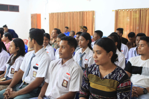 Peserta Sosialisasi Pengawasan Partisipatif saat mendengarkan Materi dari Narasumber