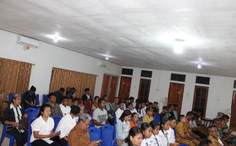 Peserta dengan serius menyimak materi dari narasumber