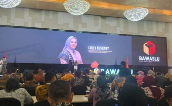 Lolly Suhenty, Saat membuka RapatKoordinasi Nasional (Rakornas) Pengawasan Siber Pemilihan Serentak Tahun 2024 