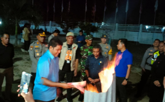 Pemusnahan Surat Suara Rusak di halaman KPU disaksikan Bawaslu dan TNI/POLRI serta Kesbangpol